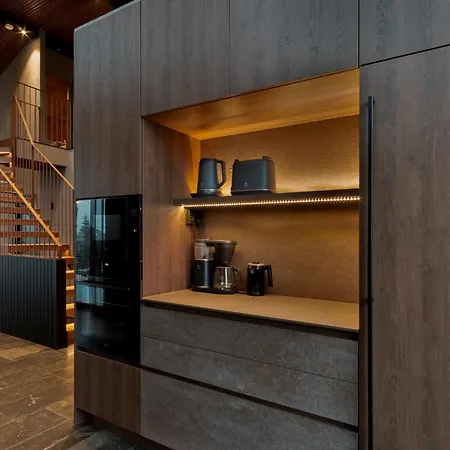 Hideout - Elvin Βίλα Levi